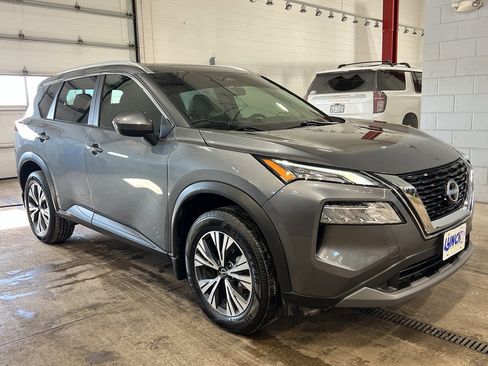 Used 2023 Nissan Rogue SV w/ SV Premium B Package image 5