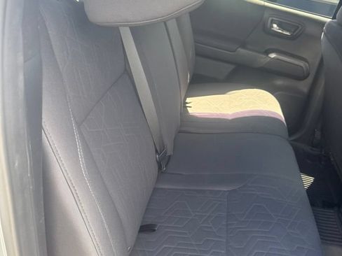 Used 2018 Toyota Tacoma TRD Sport AWD/4WD image 23