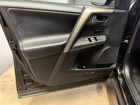 Used 2015 Toyota RAV4 Limited AWD/4WD image 18