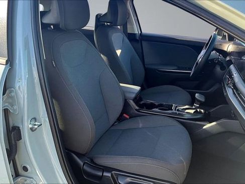 Used 2025 Kia K4 LXS image 26