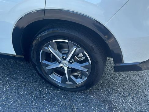 Used 2024 Honda HR-V EX-L image 9
