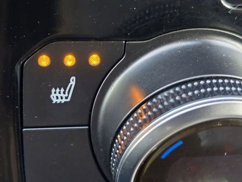 Certified 2025 Toyota Highlander XLE image 9