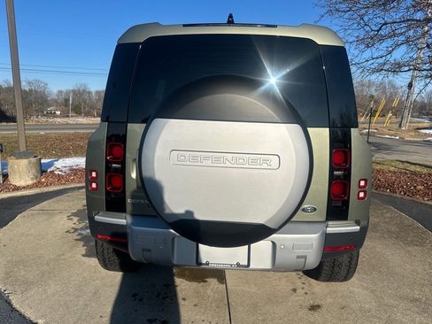 Used 2020 Land Rover Defender 110 SE image 6