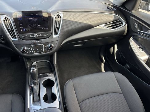Used 2020 Chevrolet Malibu LT FWD image 29