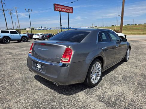 Used 2011 Chrysler 300 Limited w/ Sound Group RWD image 8