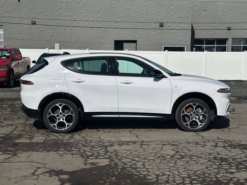 Used 2024 Alfa Romeo Tonale Ti image 2