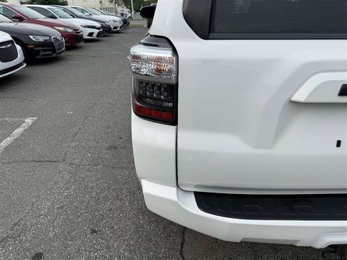 Used 2019 Toyota 4Runner SR5 AWD/4WD image 22