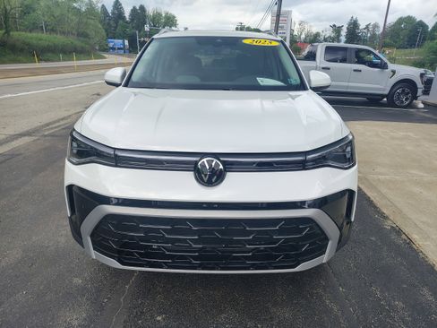 Used 2025 Volkswagen Taos SEL AWD/4WD image 3