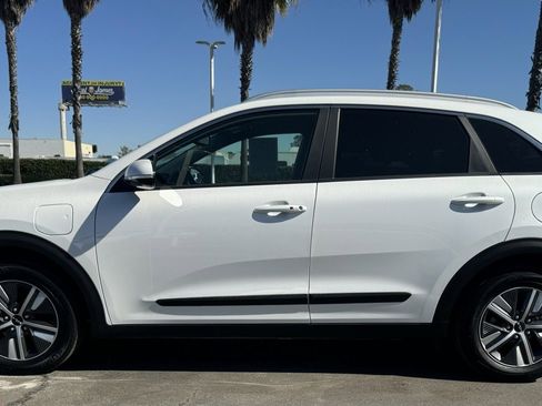 Used 2022 Kia Niro EX image 13