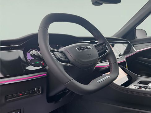 Used 2025 Jeep Wagoneer S Limited image 11