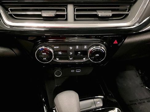 Used 2025 Chevrolet Trax RS w/ Driver Confidence Package image 27