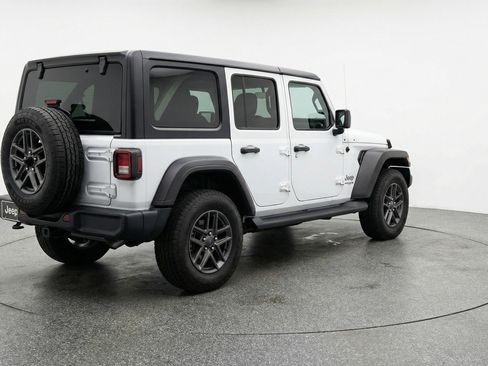 Used 2025 Jeep Wrangler Sport S image 9