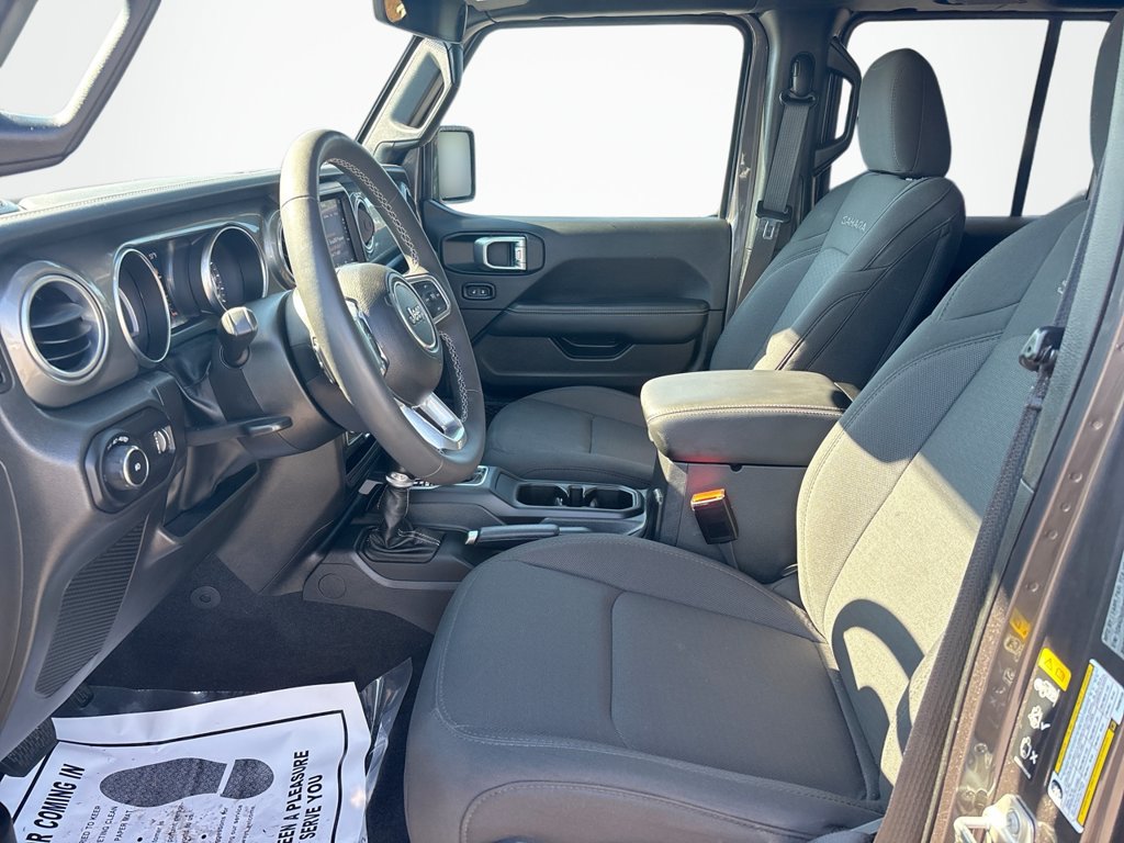 Used 2023 Jeep Wrangler Unlimited Sahara AWD/4WD image 25