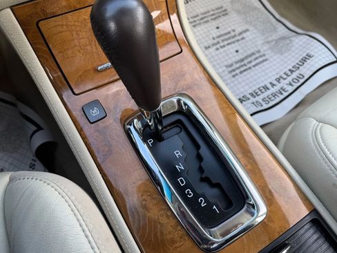 Used 2010 Cadillac DTS Platinum image 25