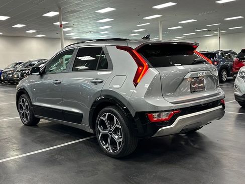 Used 2023 Kia Niro EX Touring image 5