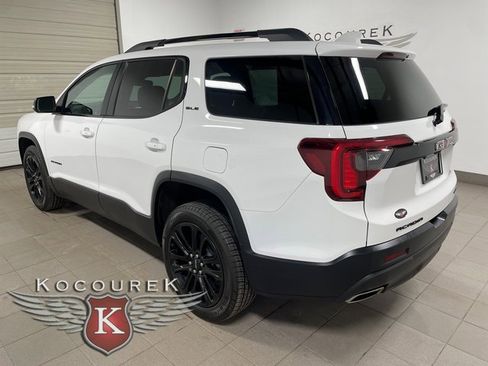 Used 2023 GMC Acadia SLE image 4