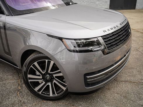 Used 2023 Land Rover Range Rover SE image 8