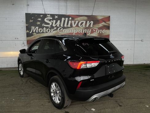 Used 2020 Ford Escape SE image 3