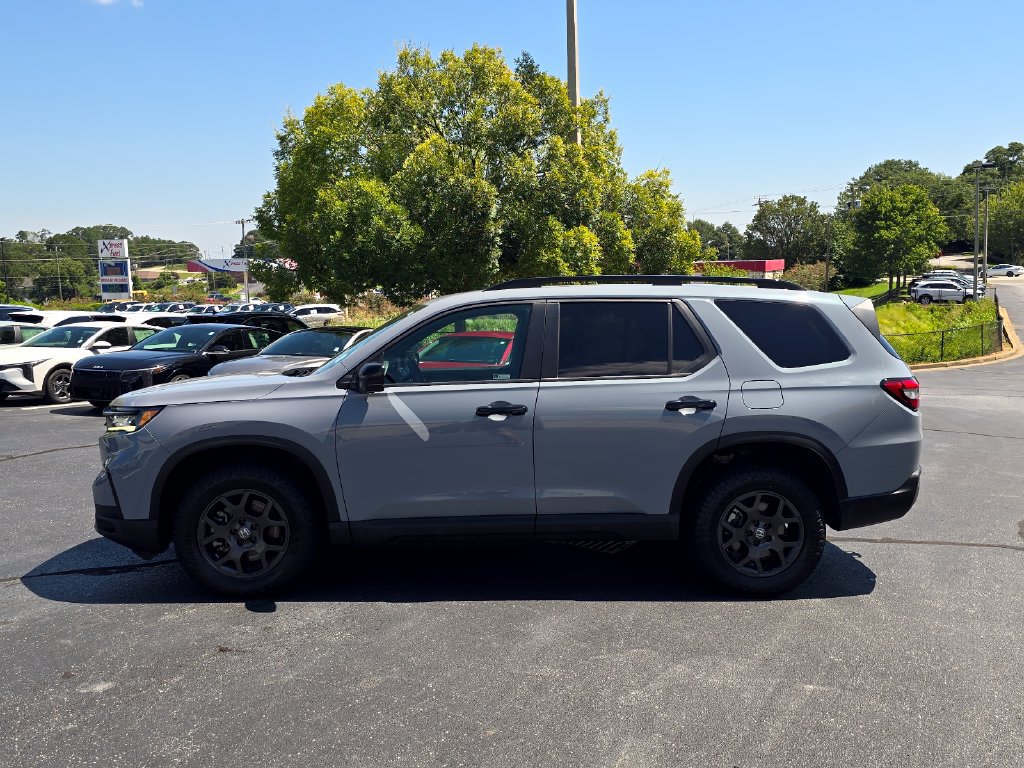Used 2024 Honda Pilot TrailSport image 5
