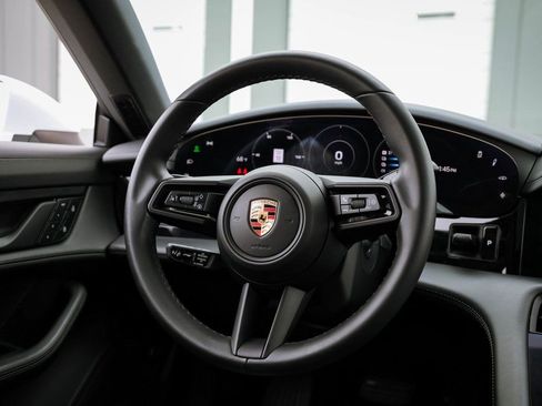 Used 2022 Porsche Taycan 4S image 34