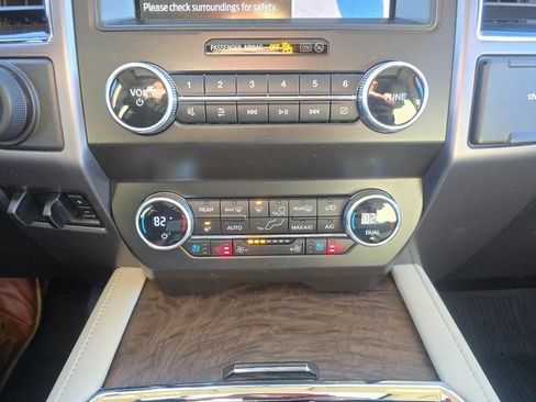 Used 2021 Ford Expedition Platinum image 20