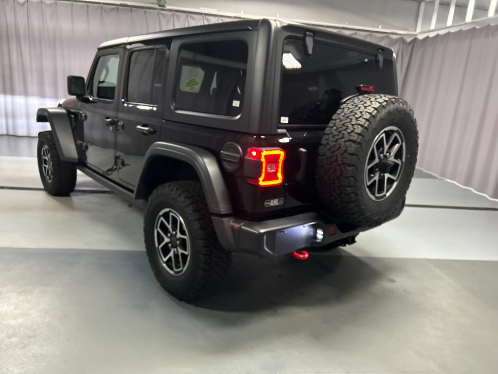 Used 2025 Jeep Wrangler Unlimited Rubicon w/ Convenience Group AWD/4WD image 5