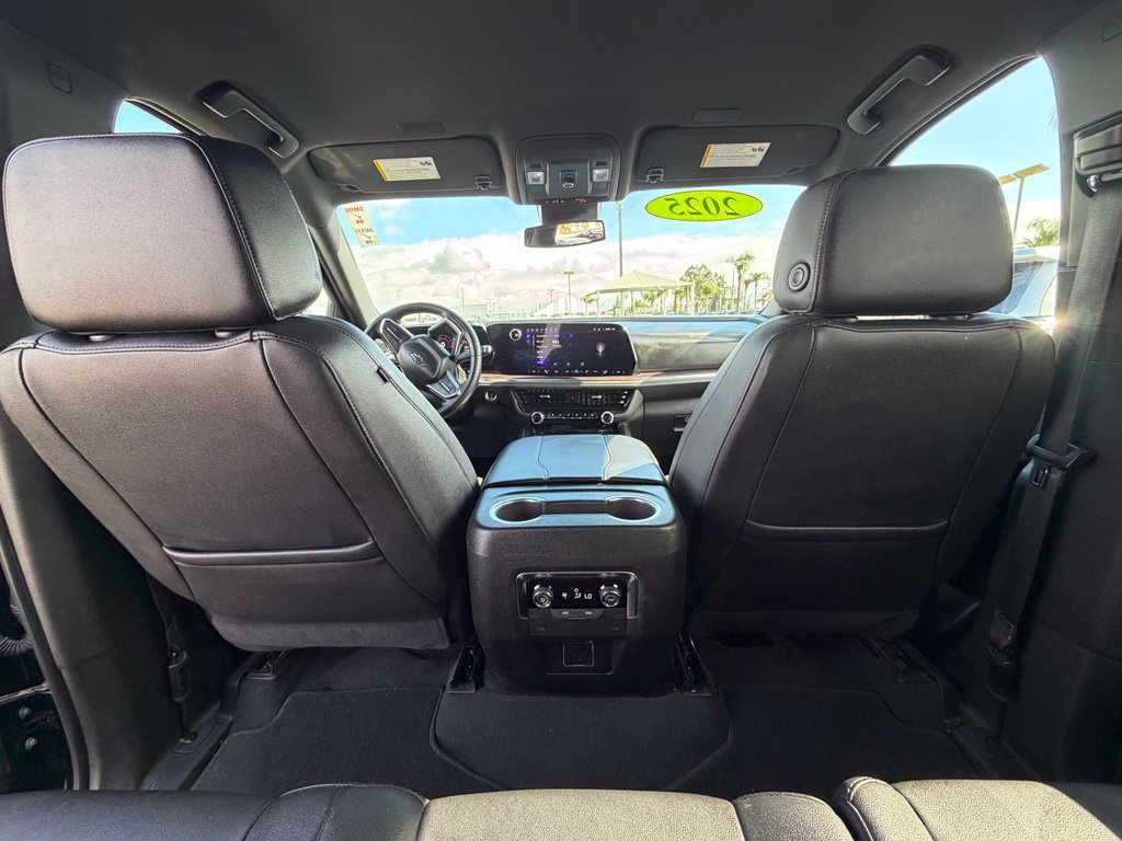 Used 2025 Chevrolet Suburban Z71 AWD/4WD image 14