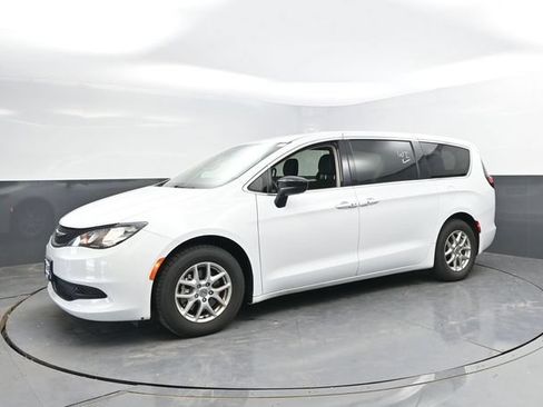 Used 2024 Chrysler Voyager LX FWD image 7