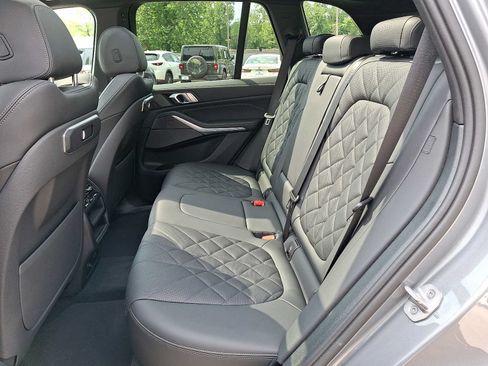 Used 2024 BMW X5 xDrive40i w/ Premium Package AWD/4WD image 8