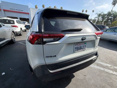 Used 2022 Toyota RAV4 XLE Premium AWD/4WD image 6