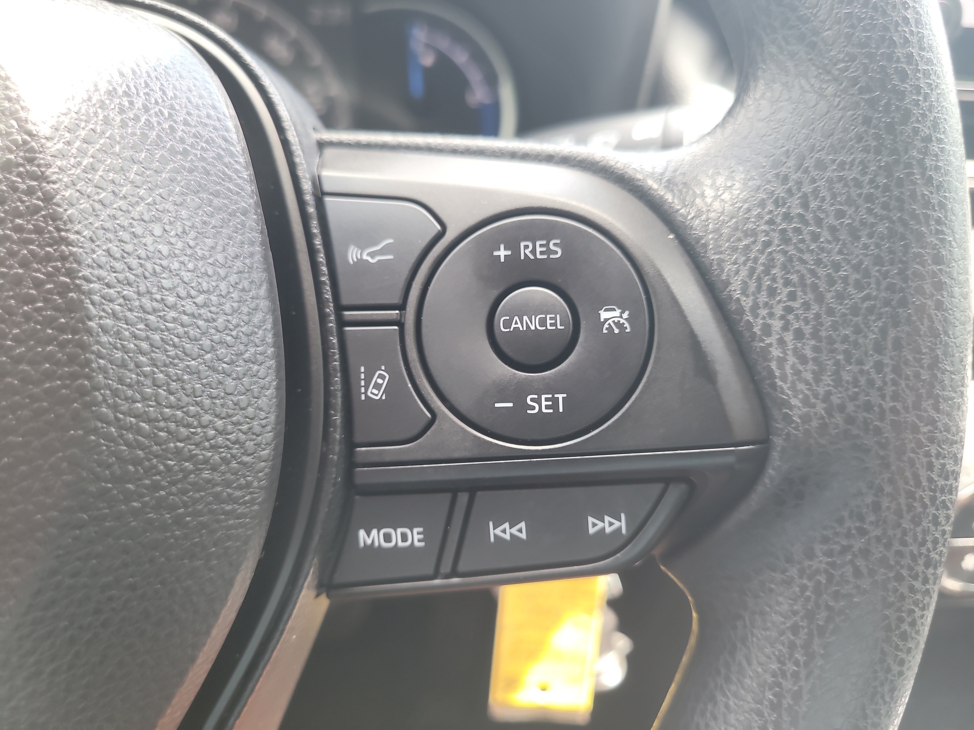 Certified 2025 Toyota RAV4 LE AWD/4WD image 28