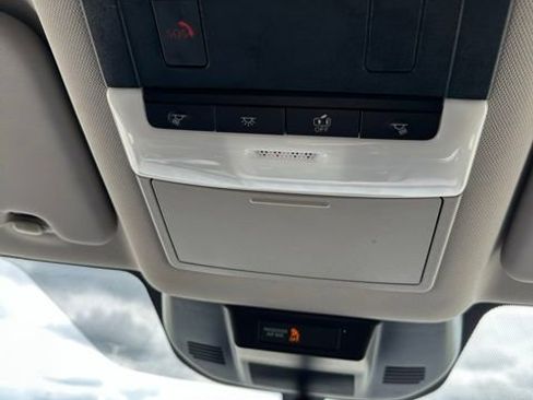 Used 2024 Nissan Rogue SV AWD/4WD image 31