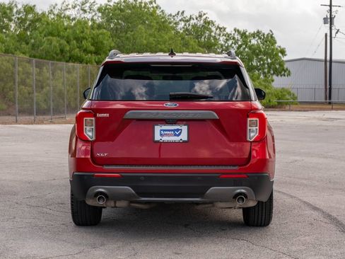 Used 2023 Ford Explorer XLT w/ Equipment Group 202A RWD image 6