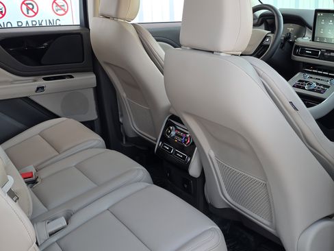 Used 2023 Lincoln Aviator Standard w/ Elements Package image 33