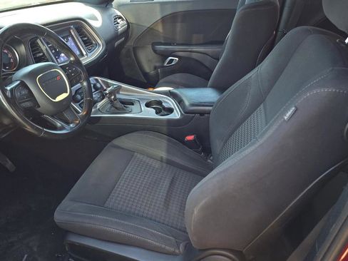 Used 2019 Dodge Challenger SXT image 6