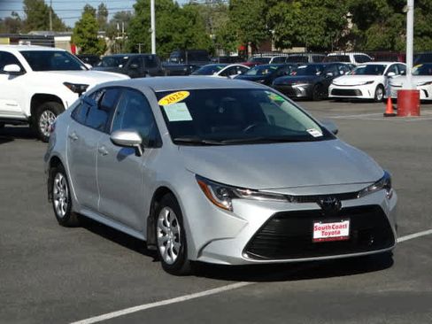 Used 2025 Toyota Corolla LE image 2