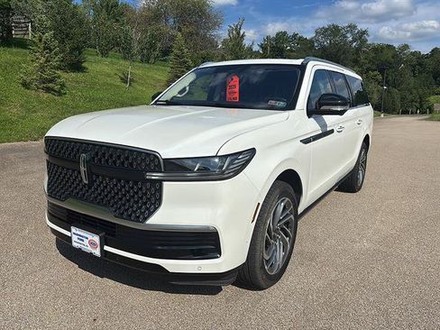 Used 2025 Lincoln Navigator L Reserve AWD/4WD image 8