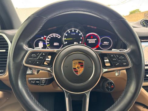 Certified 2022 Porsche Cayenne E-Hybrid AWD/4WD image 27