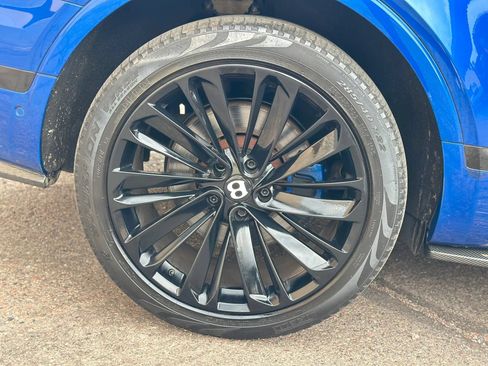 Used 2017 Bentley Bentayga AWD/4WD image 10