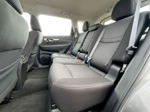 Used 2018 Nissan Rogue S image 19