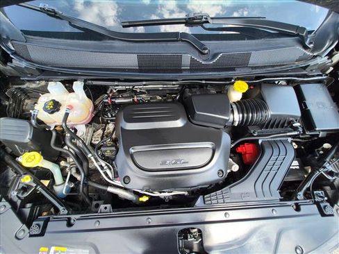 Used 2023 Chrysler Pacifica Touring-L FWD image 22