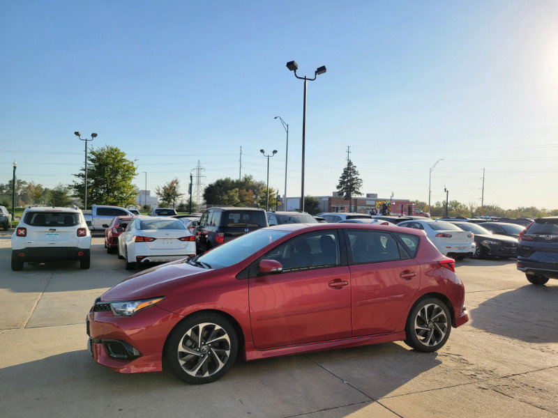 Used 2018 Toyota Corolla iM w/ All-Weather Mat Package FWD image 4