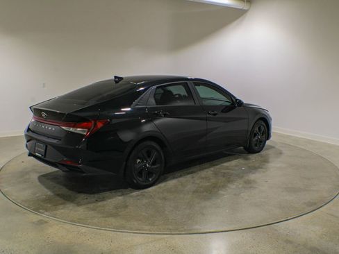 Used 2023 Hyundai Elantra SEL FWD image 5