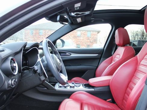 Used 2024 Alfa Romeo Stelvio Veloce image 13