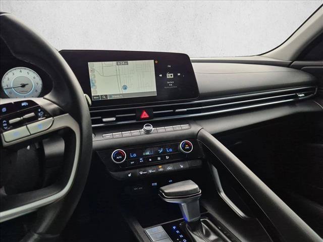 Used 2025 Hyundai Elantra Limited FWD image 15