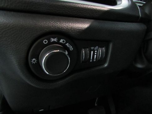 New 2027 Chrysler Pacifica Select FWD image 23