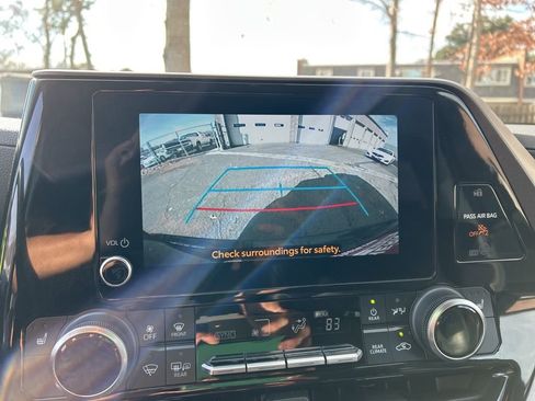 Used 2024 Toyota Highlander XLE image 15