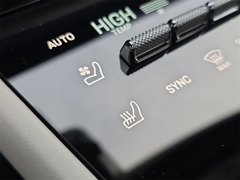 Used 2025 Porsche Cayenne GTS image 29