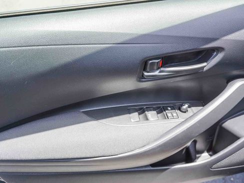 Used 2025 Toyota Corolla LE FWD image 18