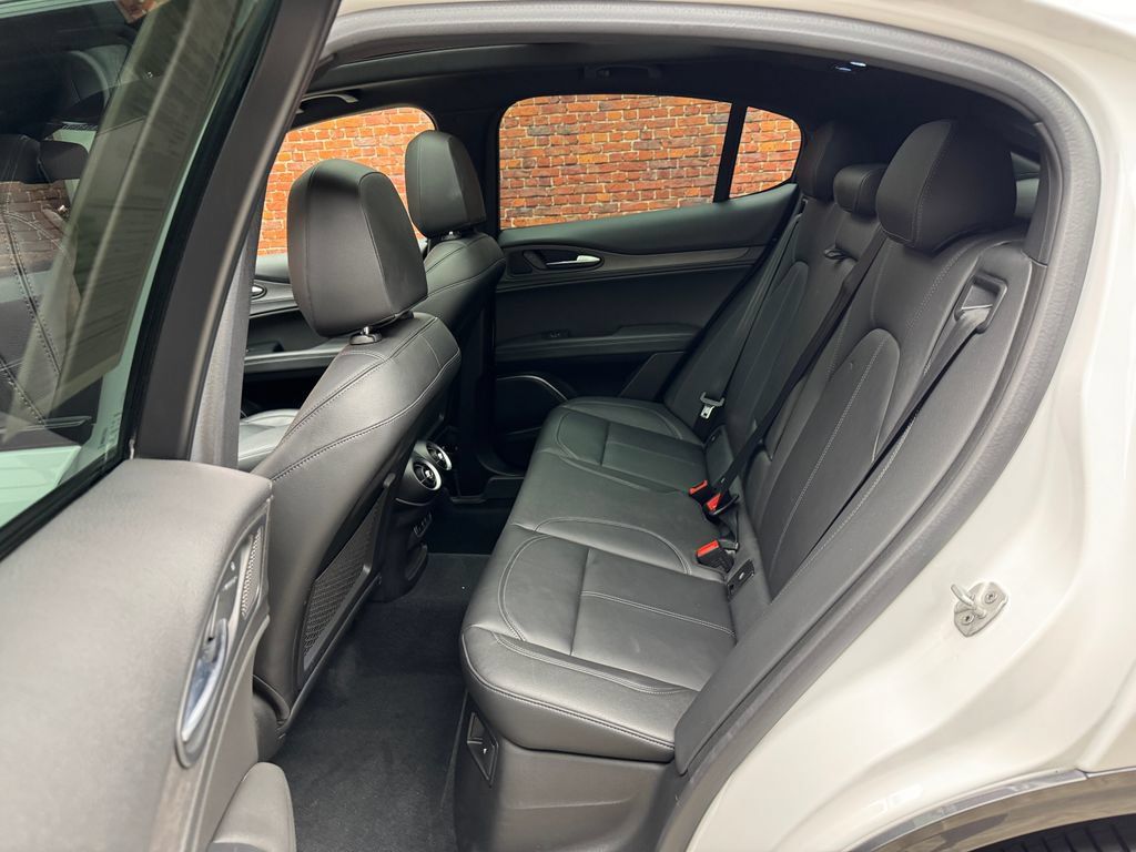 Used 2023 Alfa Romeo Stelvio Ti AWD/4WD image 24